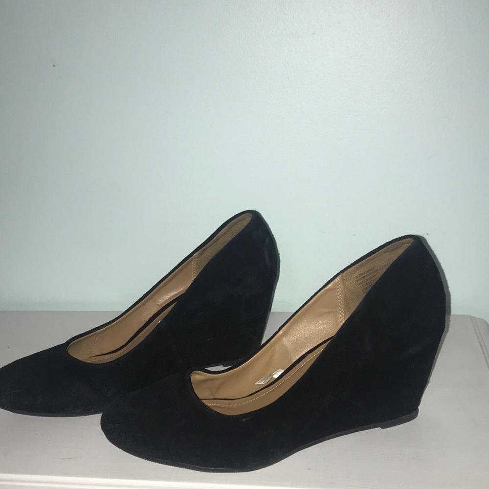 Faux Suede Wedges in Black
